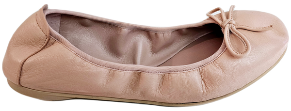 Pretty Ballerina, nudefarbener ins rosa gehender Ballerina
