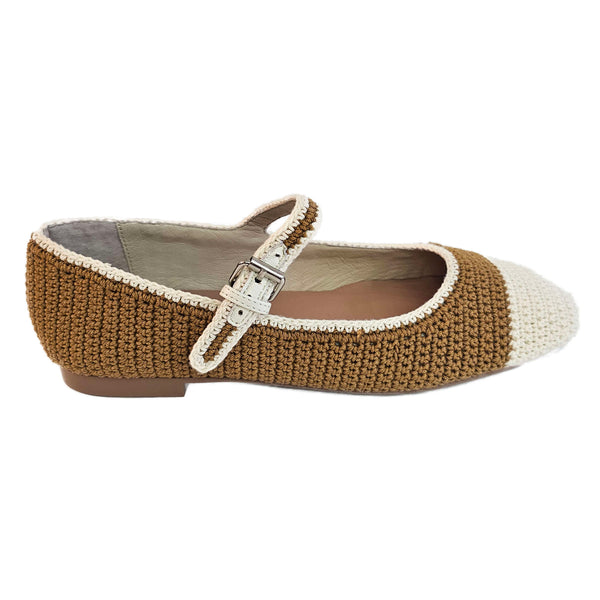 Bibi Lou, creme-cognacfarbener Riemchenballerina im Häkellook