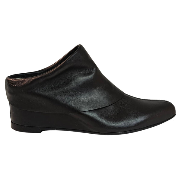 Patrizia Bonfati, Keilpantolette in Schwarz