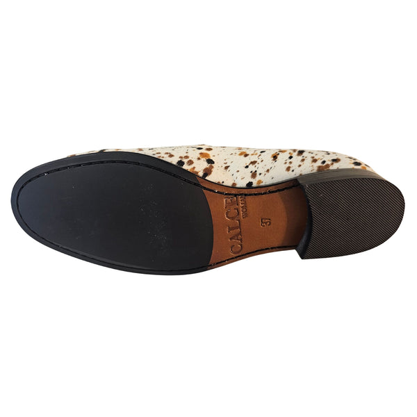 CALCE, Slipper mit Ponyfell / Animalprint in Creme-Braun