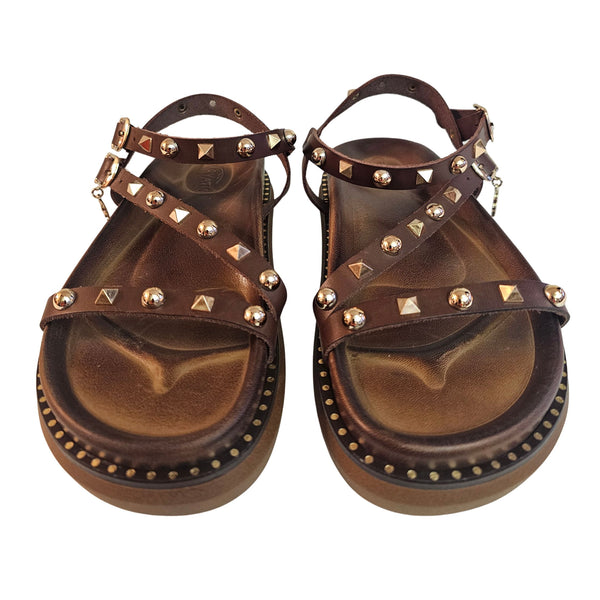 Caryatis, Sandale mit goldfarbenen Nieten in Braun