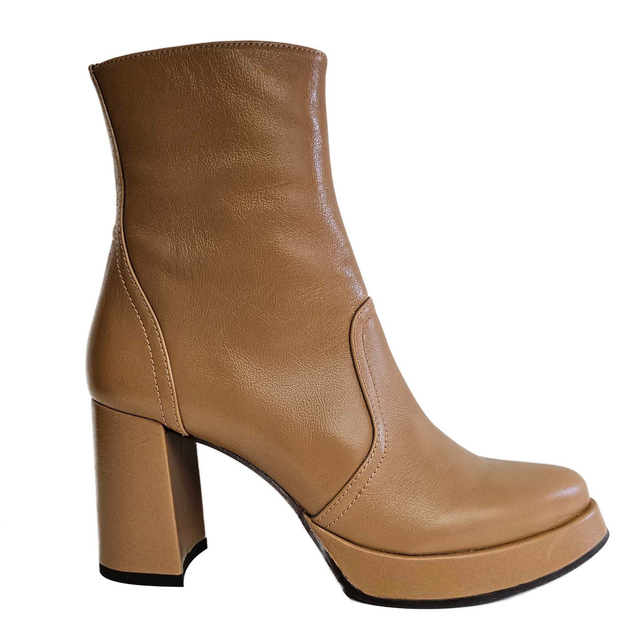 Chie Mihara, Fentu, Plateaustiefelette in Beige