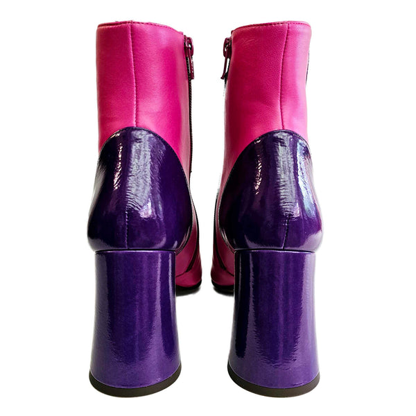 Chie Mihara, Lupesa, extravagante Lackleder-Stiefelette in Lila-Pink