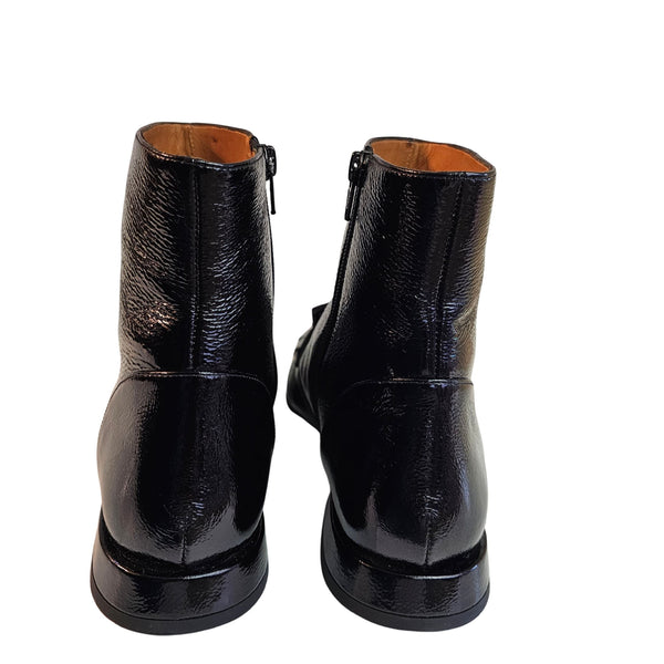 Chie Mihara, GATUSA, schwarze Stiefelette aus Lackleder