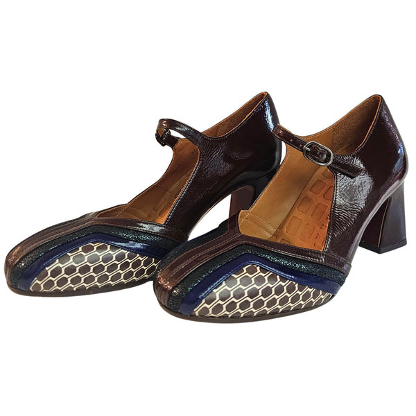 Chie Mihara, FEVA49, Riemchenschuh aus Lackleder in Schokobraun
