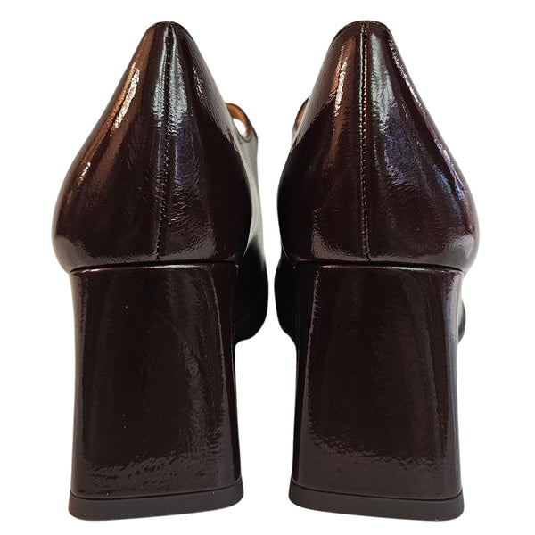 Chie Mihara, FEVA49, Riemchenschuh aus Lackleder in Schokobraun