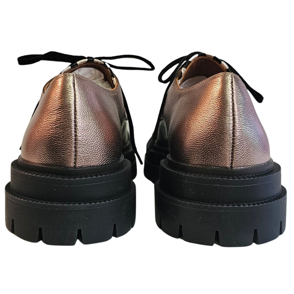 Chie Mihara, YULAI, flacher Schnürschuh in Schwarz-Creme