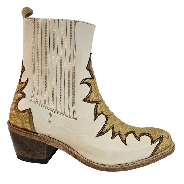 Cremefarbene Cordwainer, Cowboystiefelette mit senffarbener Straußenlederapplikation