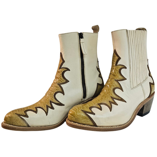 Cremefarbene Cordwainer, Cowboystiefelette mit senffarbener Straußenlederapplikation