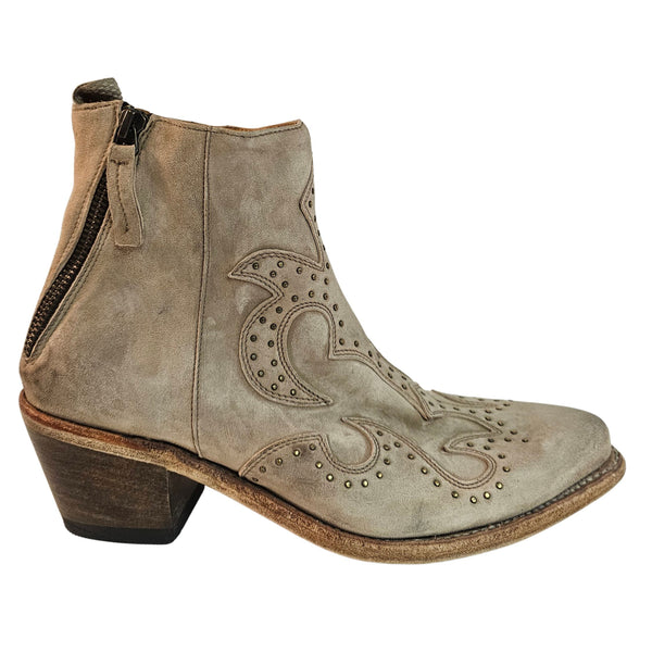 Cordwainer, nudefarbene Stiefelette mit feinen Nieten