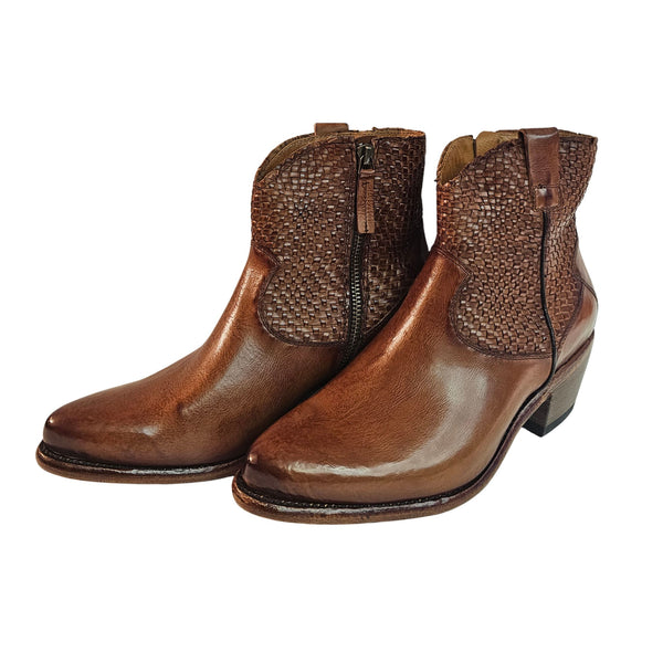 Cordwainer, Stiefelette mit geflochtenem Schaft in Brandy
