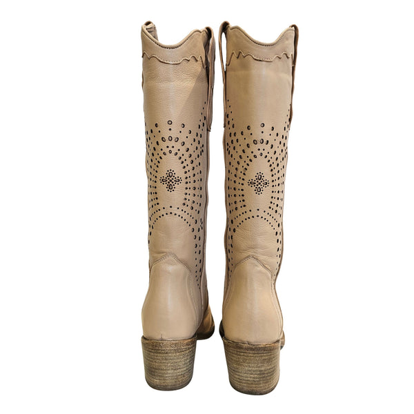 CURIOSITÉ, Cowboystiefel mit Lochmuster in Beige