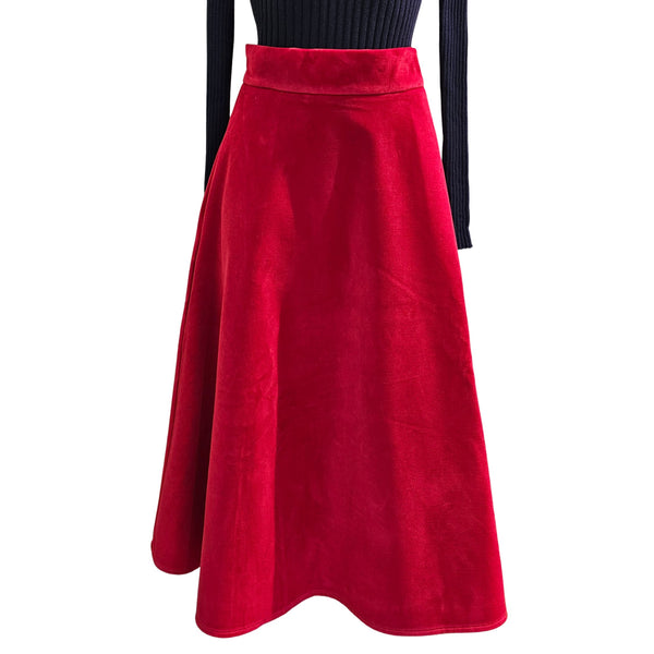 Marianna Déri, Samtrock MINOU in Rot