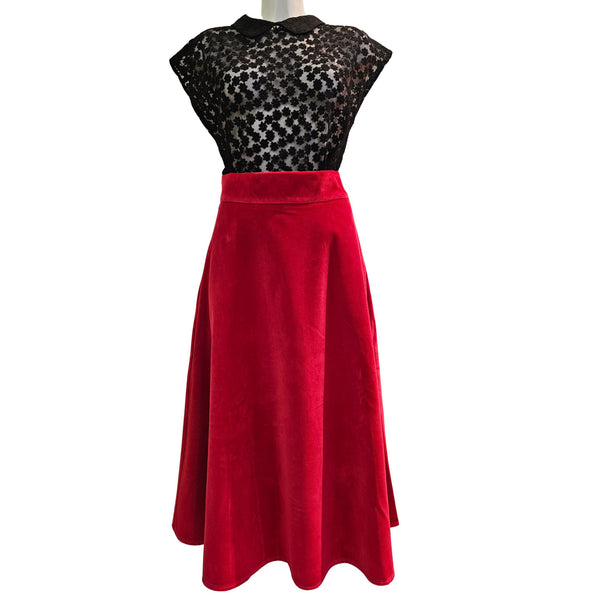 Marianna Déri, Samtrock MINOU in Rot