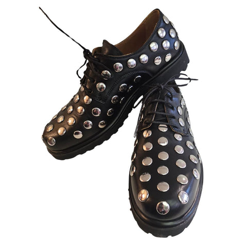 Ducanero, Schnürschuh mit Nieten in Schwarz