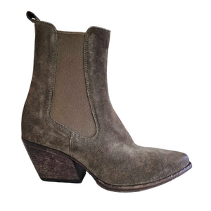 Elena Iachi, Chelsea-Cowboystiefelette in Taupe