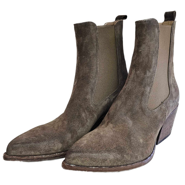 Elena Iachi, Chelsea-Cowboystiefelette in Taupe