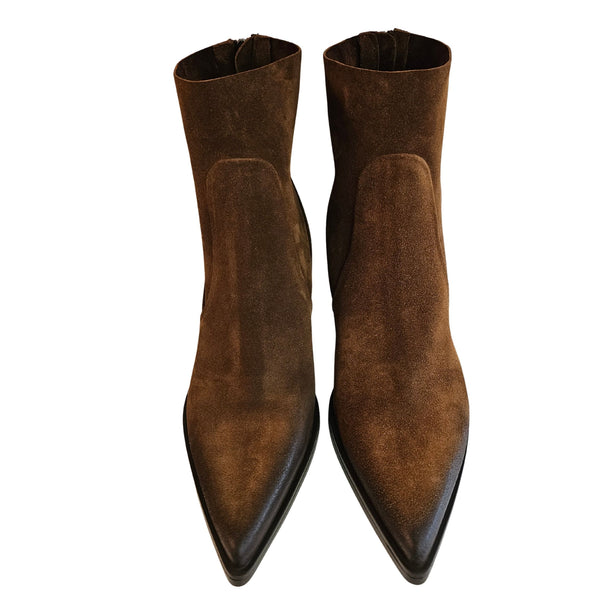 Elena Iachi, Stiefelette, Zigarrenfarbe