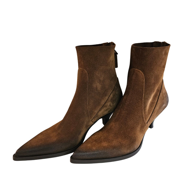 Elena Iachi, Stiefelette, Zigarrenfarbe