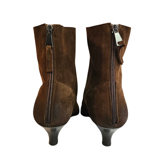 Elena Iachi, Stiefelette, Zigarrenfarbe