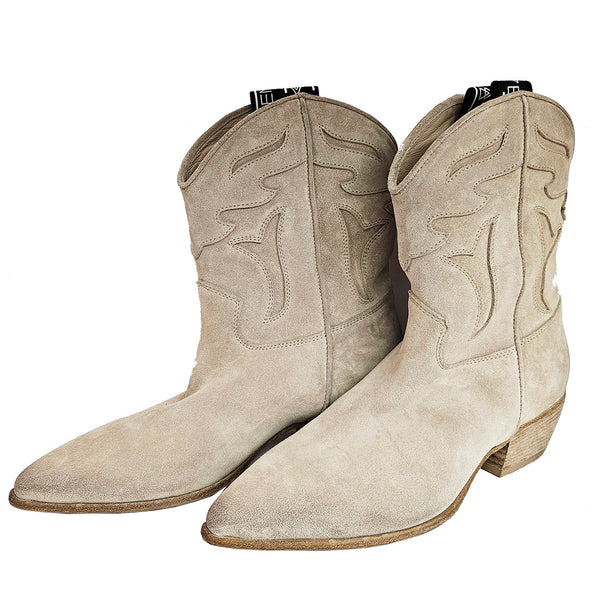 Elena Iachi, sandfarbener Cowboystiefel im Vintage-Look