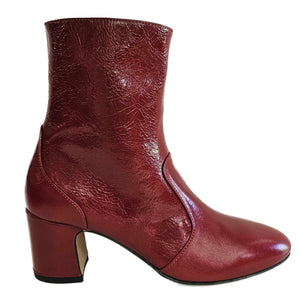 Elia Maurizi, Stiefelette in Kaminrot