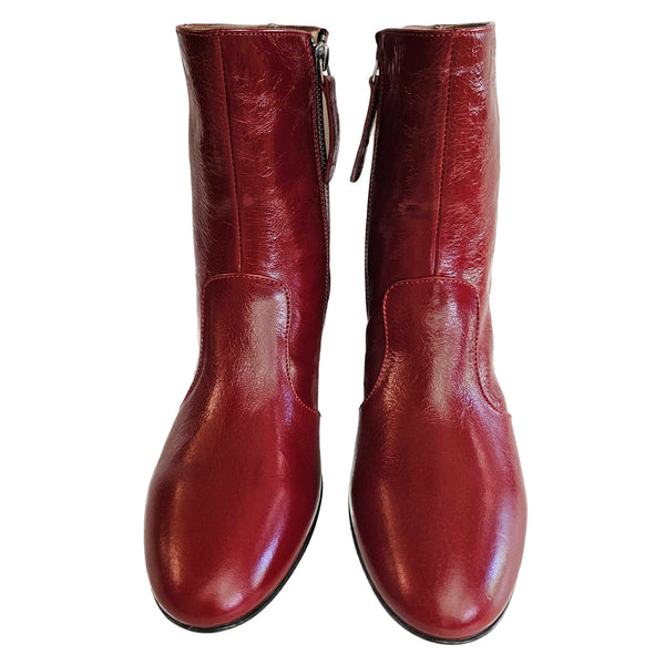 Elia Maurizi, Stiefelette in Kaminrot
