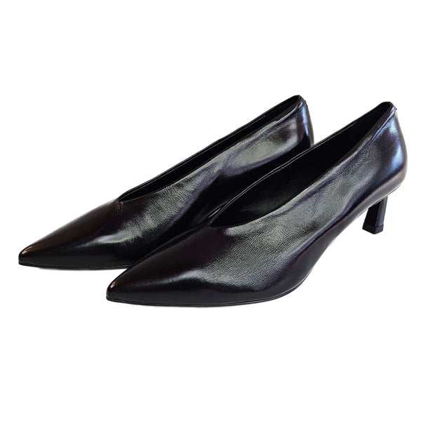 Halmanera, schwarzer Pumps mit V-Neck-Ausschnitt