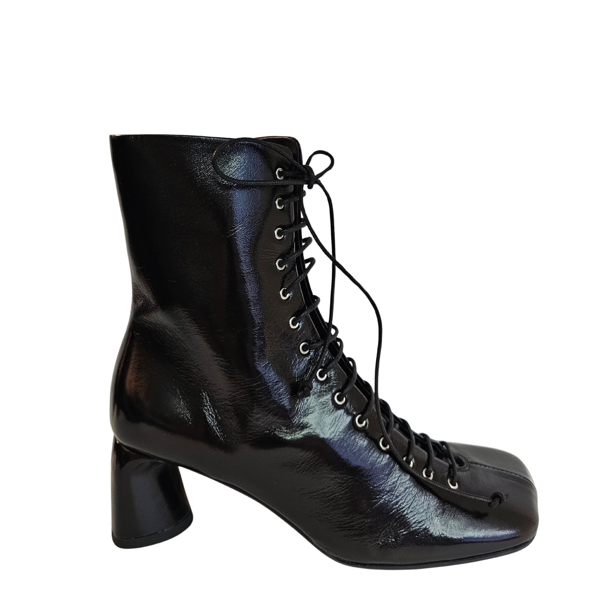 Halmanera, Stiefelette in schwarzem Knautschlack, schwarz