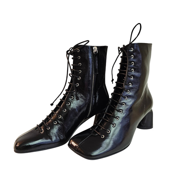 Halmanera, Stiefelette in schwarzem Knautschlack, schwarz