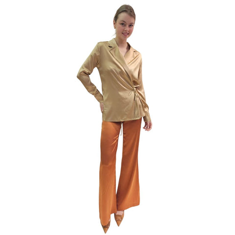 Joyce & Girls, messingfarbene Wickelbluse aus Seide