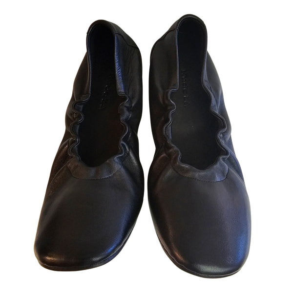 Kudetà, Ballerina in Schwarz