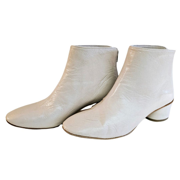 Kudetà, Knautschlack-Stiefelette in Cremeweiß
