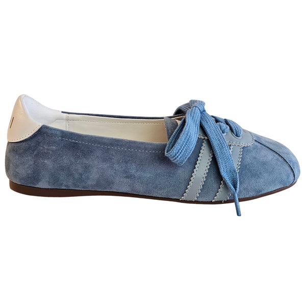 Lodi, Ballerina in Hellblau