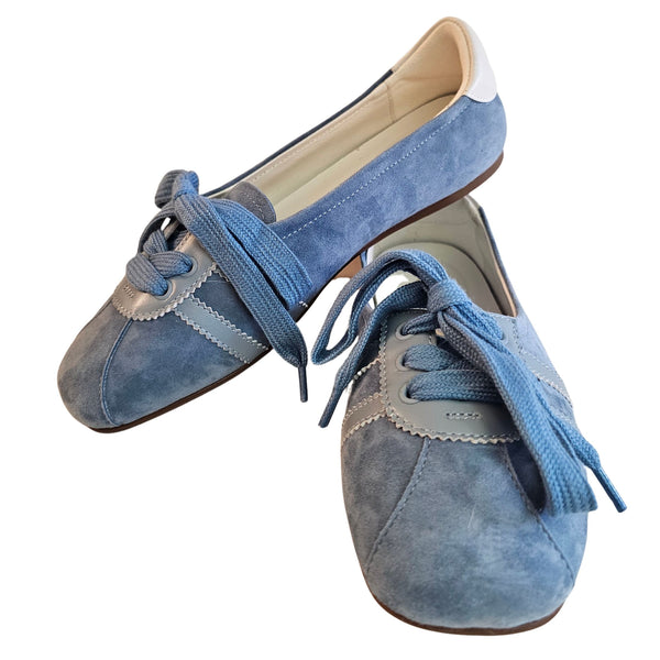 Lodi, Ballerina in Hellblau