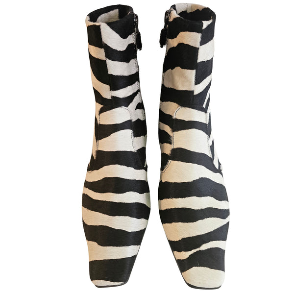 Lola Cruz, Stiefelette mit Ponyfell in Zebraoptik