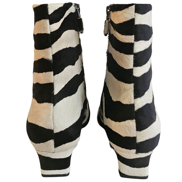 Lola Cruz, Stiefelette mit Ponyfell in Zebraoptik
