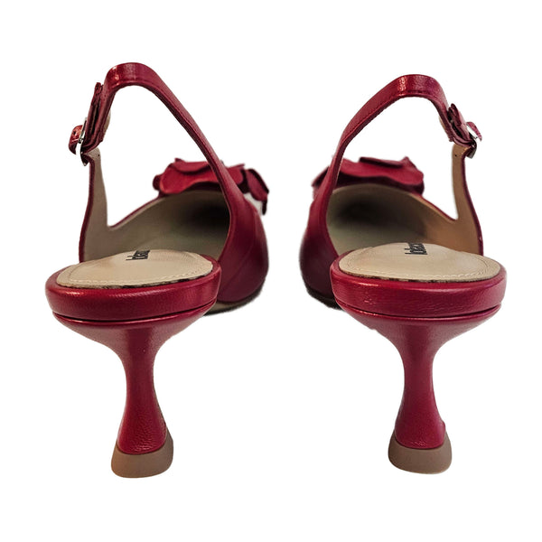 Lola Cruz, roter Sling Pumps mit Blüte