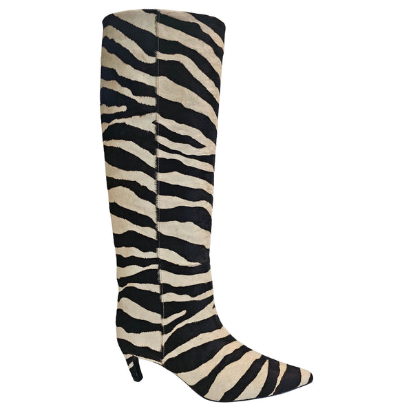 Lola Cruz, Schaftstiefel aus Ponyfell in Zebraoptik Schwarz/Creme
