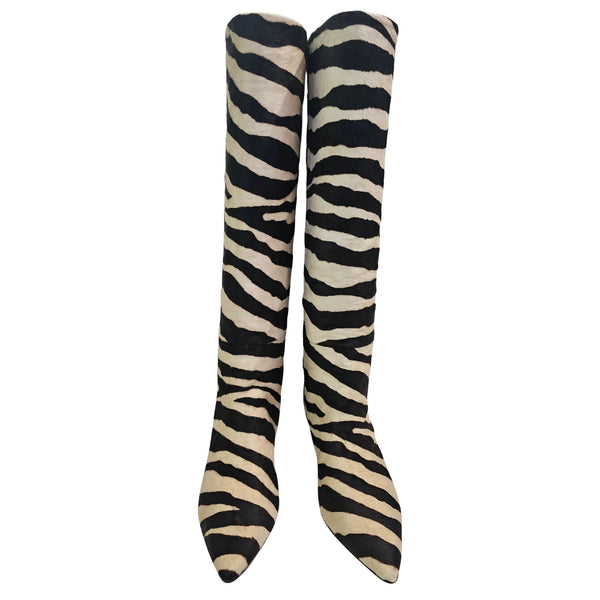 Lola Cruz, Schaftstiefel aus Ponyfell in Zebraoptik Schwarz/Creme