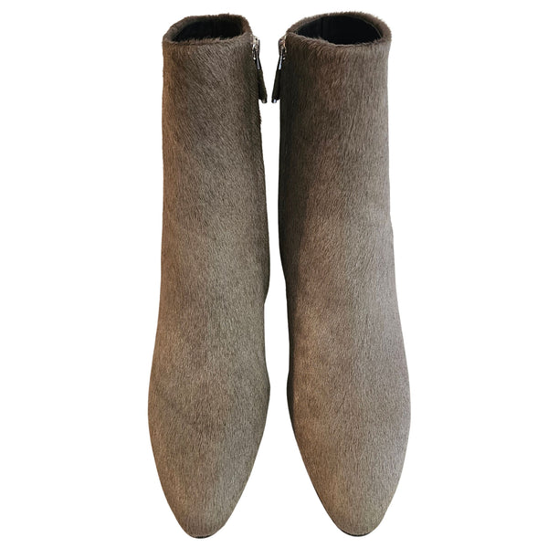 Lola Cruz, Stiefelette aus Ponyfell in Taupe