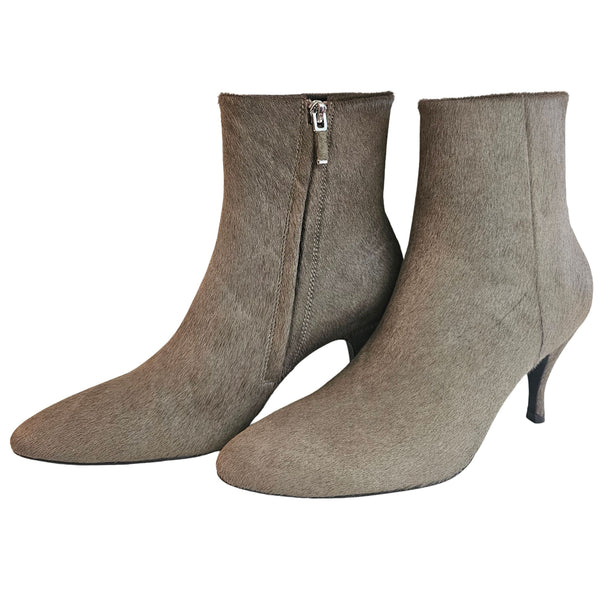 Lola Cruz, Stiefelette aus Ponyfell in Taupe