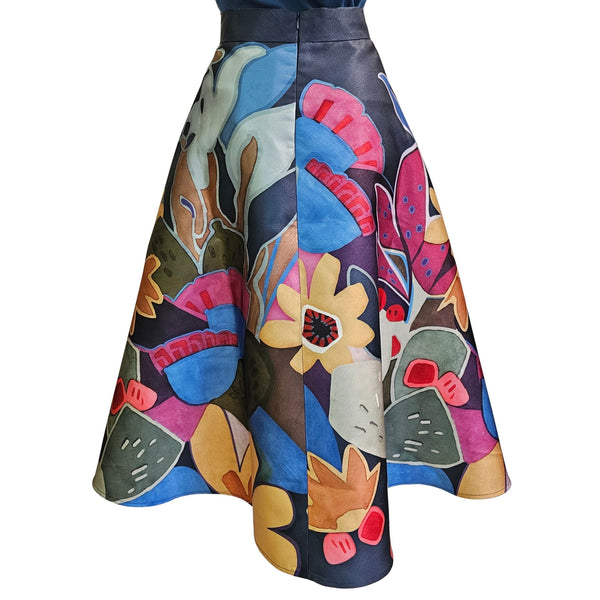 Marianna Déri, Midirock Dunkelblau mit Blumenprint