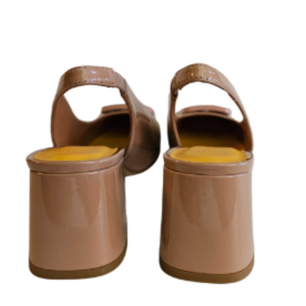 Mara Bini, Lackledersling in Nude
