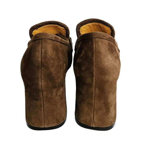 Mara Bini, Loafer in camelfarbenem Wildleder mit mattgoldener Zierschnalle