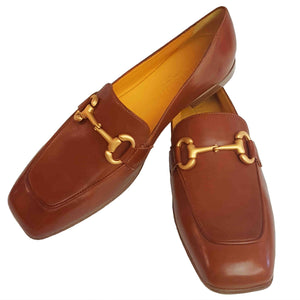 Mara Bini, Loafer in cognacfarbenem Glattleder mit Lasche und Zierschnalle