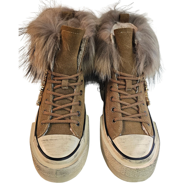 NAN-KU Couture, gefütterter High-Top Sneaker in cognacfarbenem Wildleder