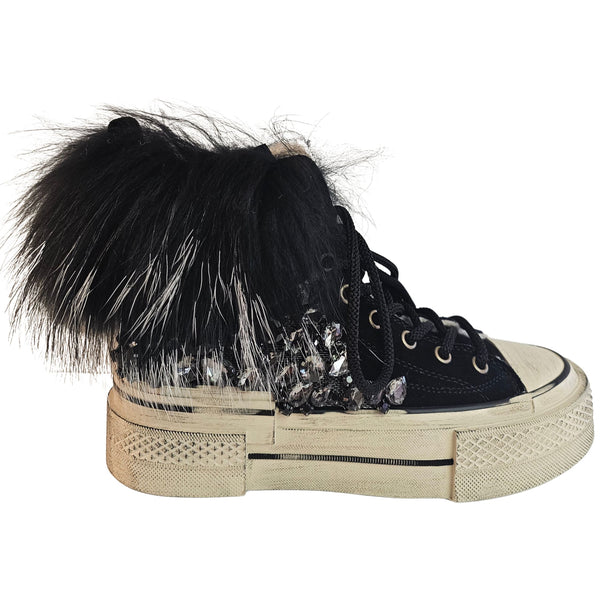 NAN-KU Couture, gefütterter High-Top Sneaker in schwarzem Wildleder