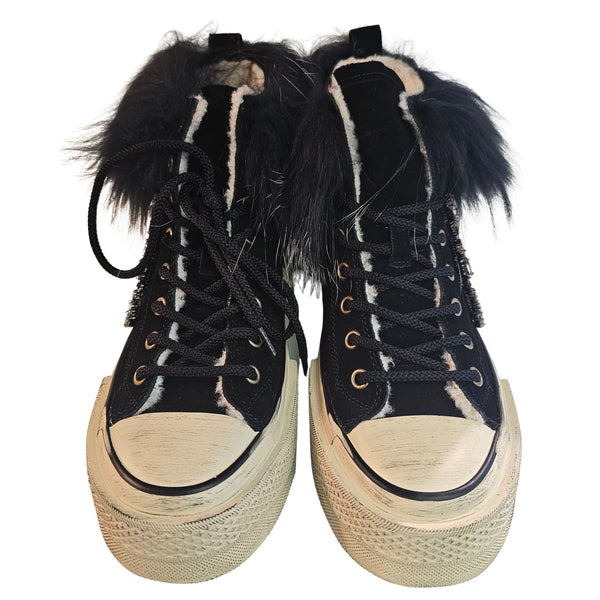 NAN-KU Couture, gefütterter High-Top Sneaker in schwarzem Wildleder