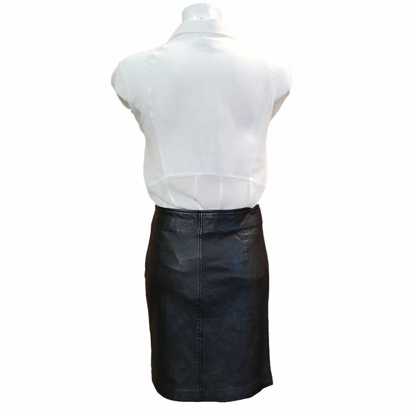 NOTYZ, Lederrock in Schwarz mit Gürtelschnalle und Golddetails